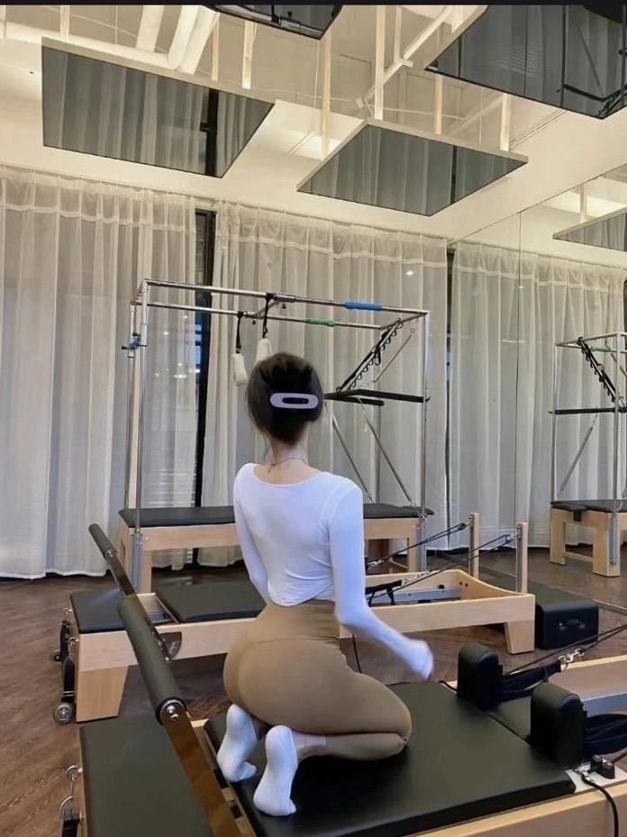 Bộ sưu tập 30 ảnh gái xinh mặc đồ yoga dáng chuẩn quyến rũ 9 Ảnh gái xinh yoga đẹp mắt hài hòa với trang phục ôm dáng