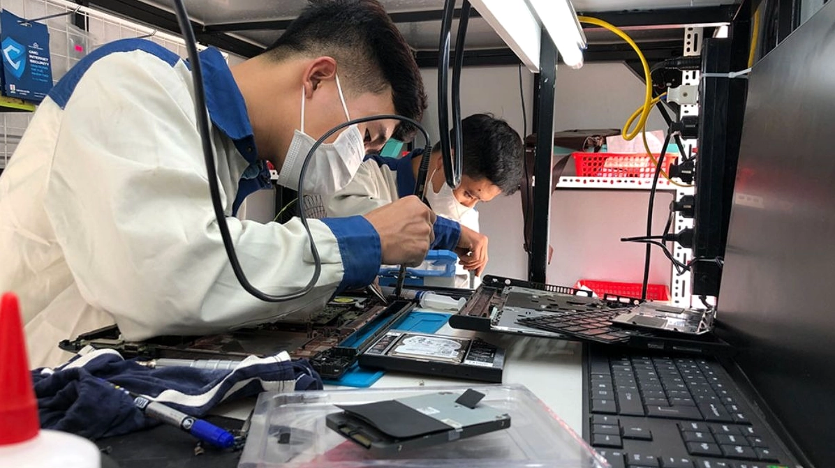 Hướng dẫn chi tiết cách làm wifi mạnh hơn cho laptop hiệu quả nhất năm 2026 23 Bạn nên mang đến cửa hàng sửa chữa uy tín để được kiểm tra