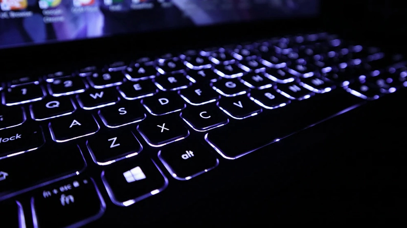 bật đèn bàn phím laptop Lenovo