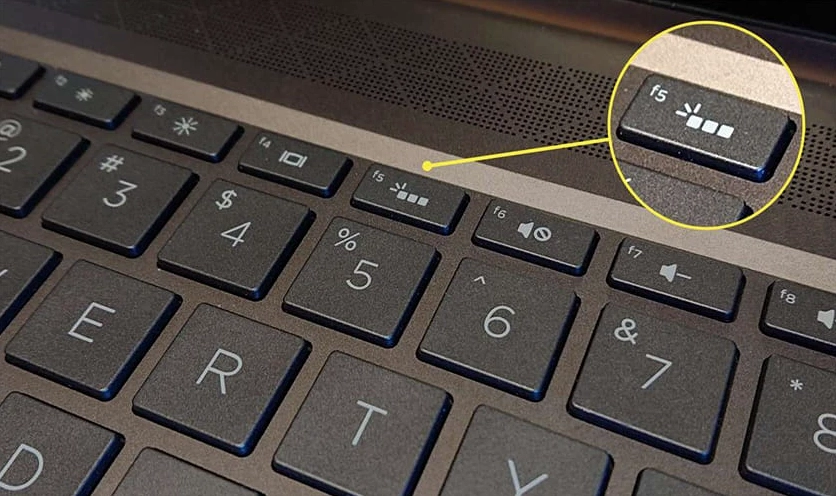 Biểu tượng chiếu sáng trên các phím chức năng dùng để kiểm tra hỗ trợ đèn LED