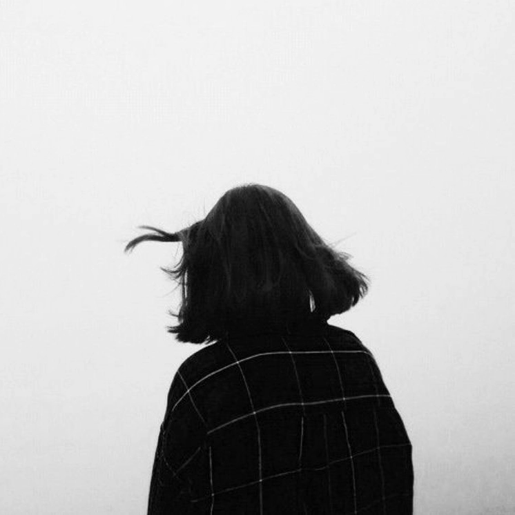 Bộ sưu tập hình ảnh cô gái tóc dài buồn đẹp tĩnh lặng 9 Bóng hình lẻ loi của cô gái trong chiều tà