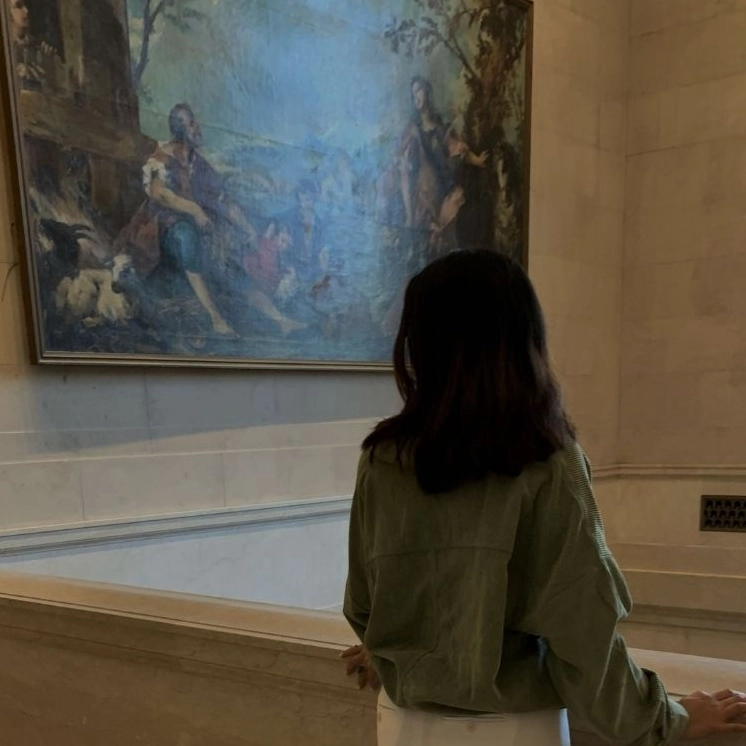 Bộ sưu tập hình ảnh cô gái tóc dài buồn đẹp tĩnh lặng 20 Bóng lưng mảnh mai gợi lên sự che chở