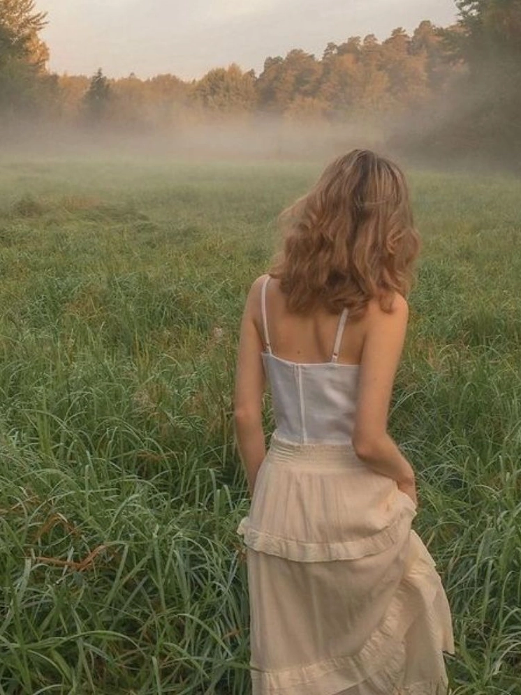 Bộ sưu tập hình ảnh cô gái tóc dài buồn đẹp tĩnh lặng 12 Bức ảnh lột tả sự cô đơn trống vắng của người con gái