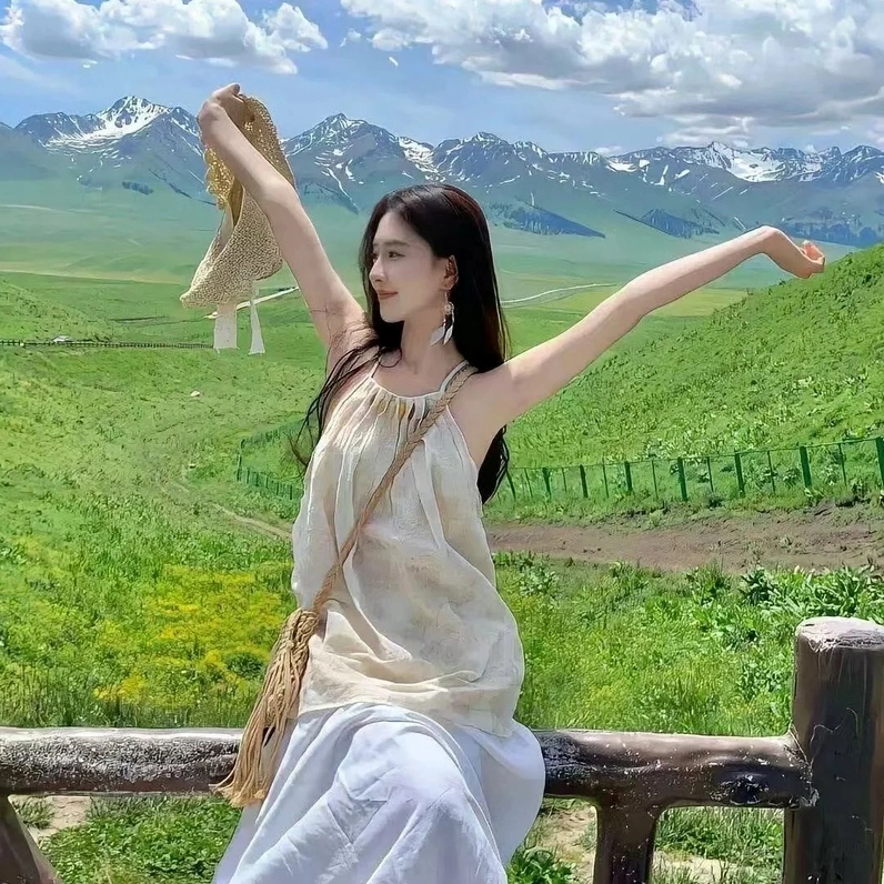 Bức ảnh lột tả trọn vẹn sự nữ tính mặn mà của người phụ nữ diện váy dài