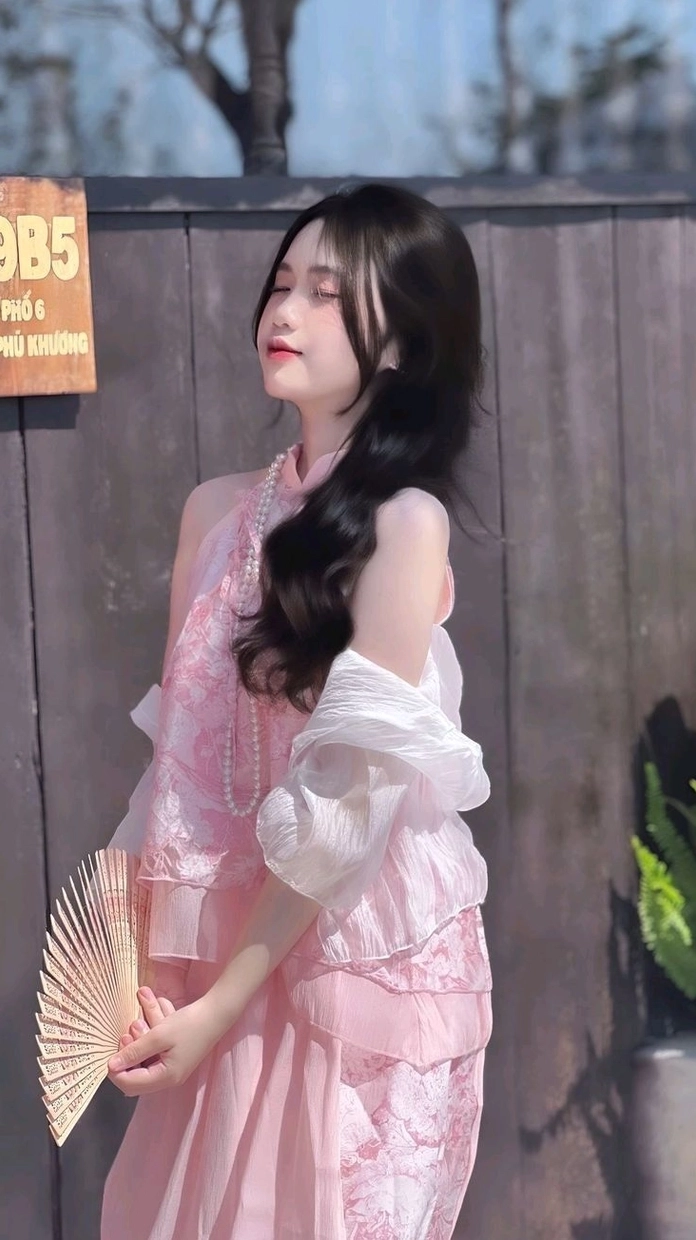 Bức ảnh tỏa ra năng lượng ngọt ngào của cô nàng diện đồ hồng