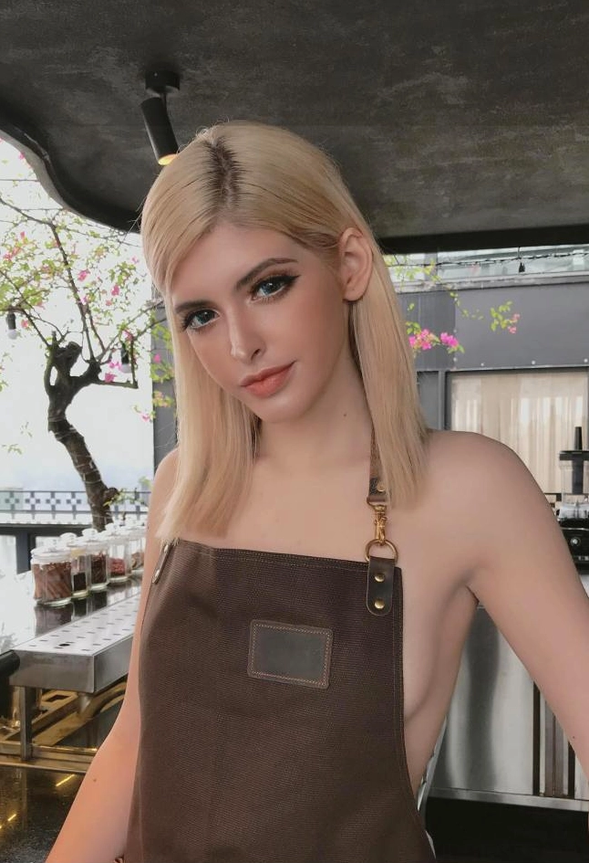Bức ảnh tôn lên làn da trắng ngần và vóc dáng thon gọn của hot girl mạng xã hội