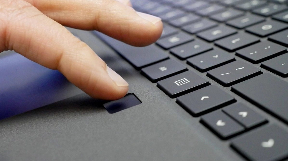 Cảm biến vân tay thường là một vùng nhỏ hình vuông hoặc chữ nhật