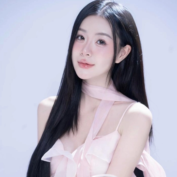 Chân dung Thanh Trúc rạng rỡ và cuốn hút