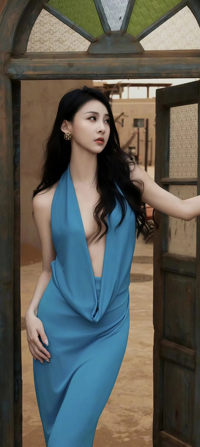 Chất liệu lụa mềm mại tôn lên nét gợi cảm mỏng manh