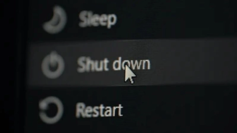 Chọn lệnh Shutdown để tắt máy hoàn toàn
