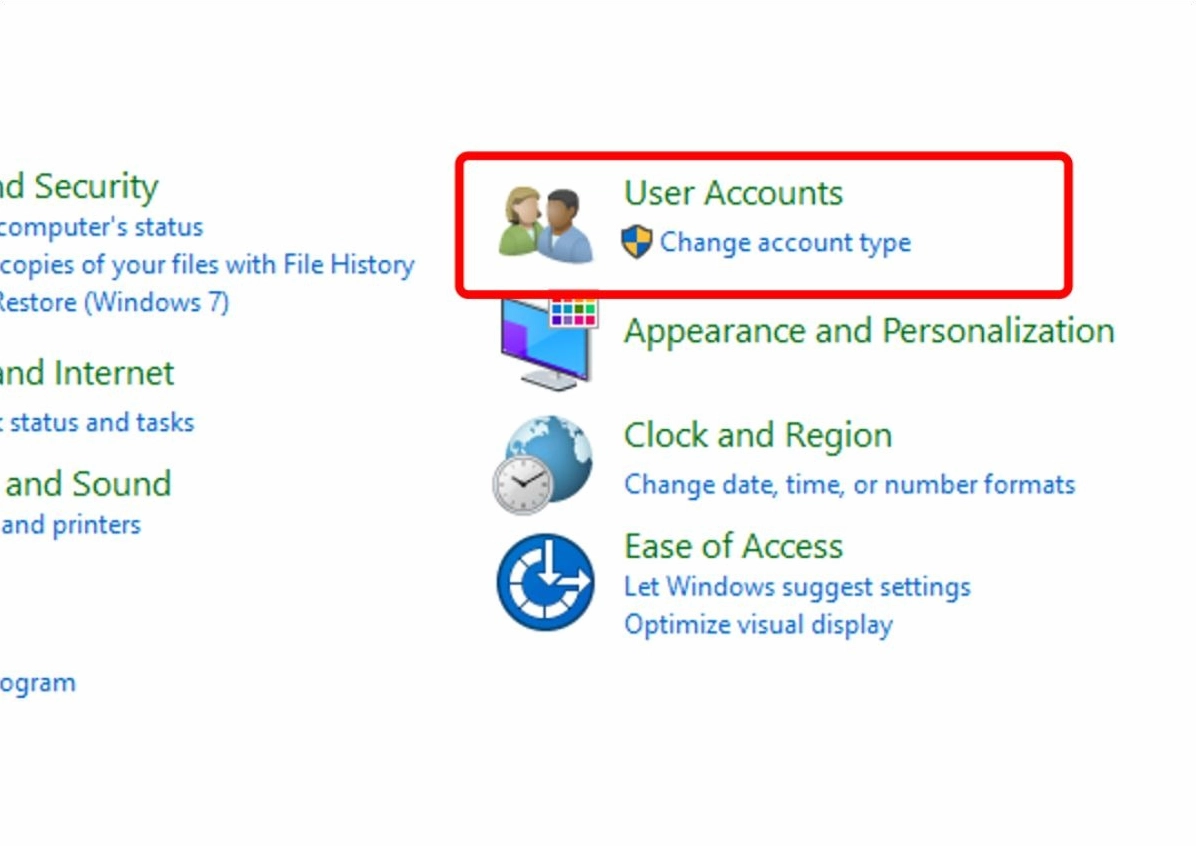Chọn User Accounts trong Control Panel
