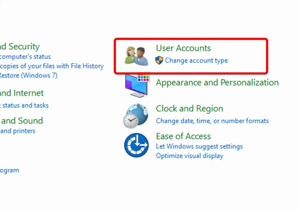 Chọn User Accounts trong cửa sổ Control Panel