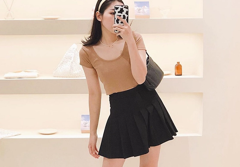 Bộ sưu tập ảnh gái xinh mặc váy xếp ly vạn người mê 14 Chụp ảnh selfie trước gương khoe body nuột nà