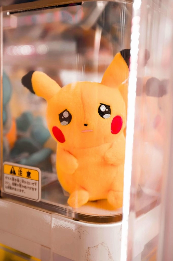 Bộ sưu tập hình ảnh cô gái buồn trong đêm đầy cảm xúc 16 Cô gái buồn bã đeo tai nghe nghe nhạc một mình