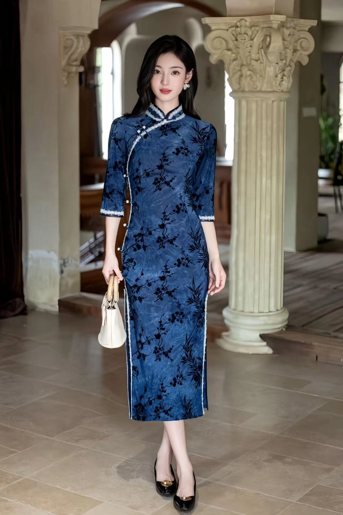 Cô gái mặc sườn xám khoe trọn nét quyến rũ khó cưỡng