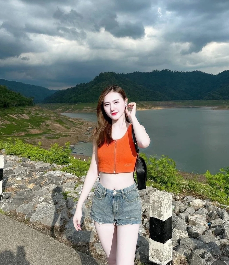 Cô gái tạo dấu ấn với vẻ đẹp giản dị và tự nhiên trong trang phục jean