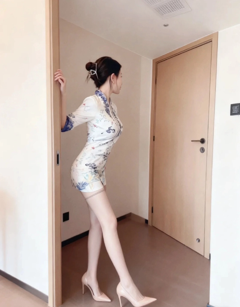 Cô gái tự tin khoe phong cách thời trang sexy trong chiếc váy đẹp