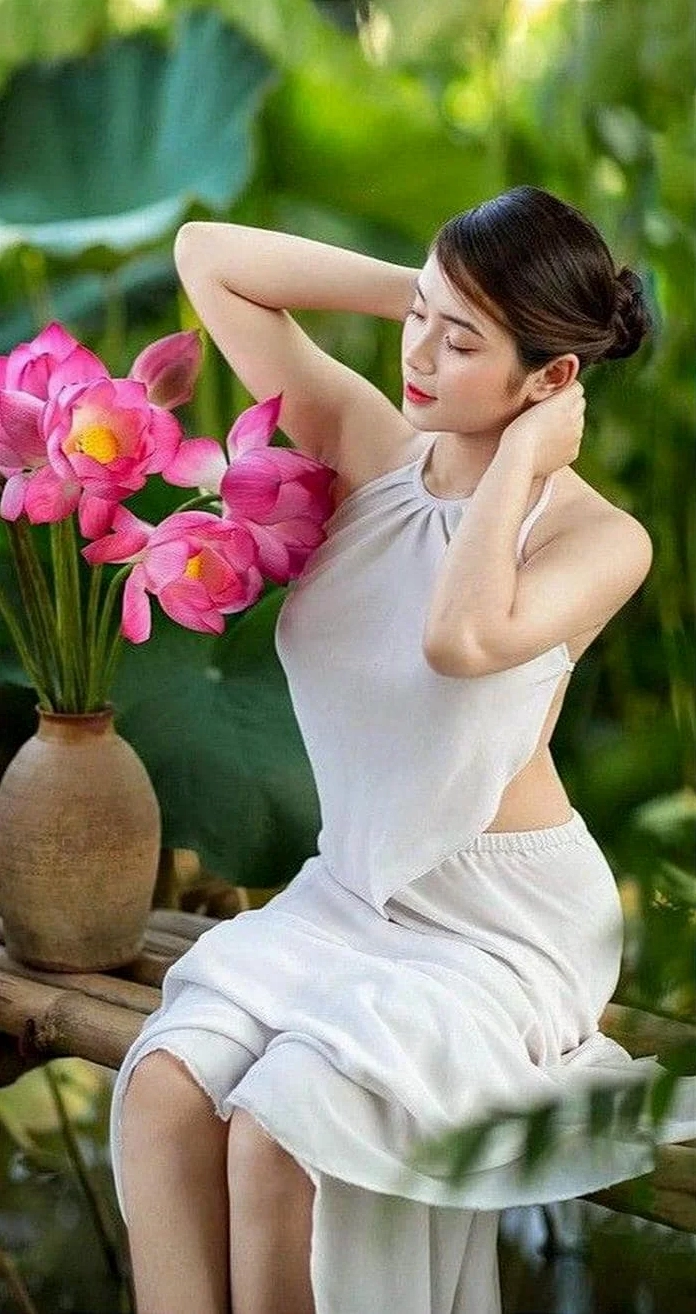 Bộ sưu tập ảnh gái xinh mặc áo yếm quyến rũ vạn người mê 1 Cô gái xinh đẹp trong chiếc áo yếm đỏ tươi tắn đầy cuốn hút