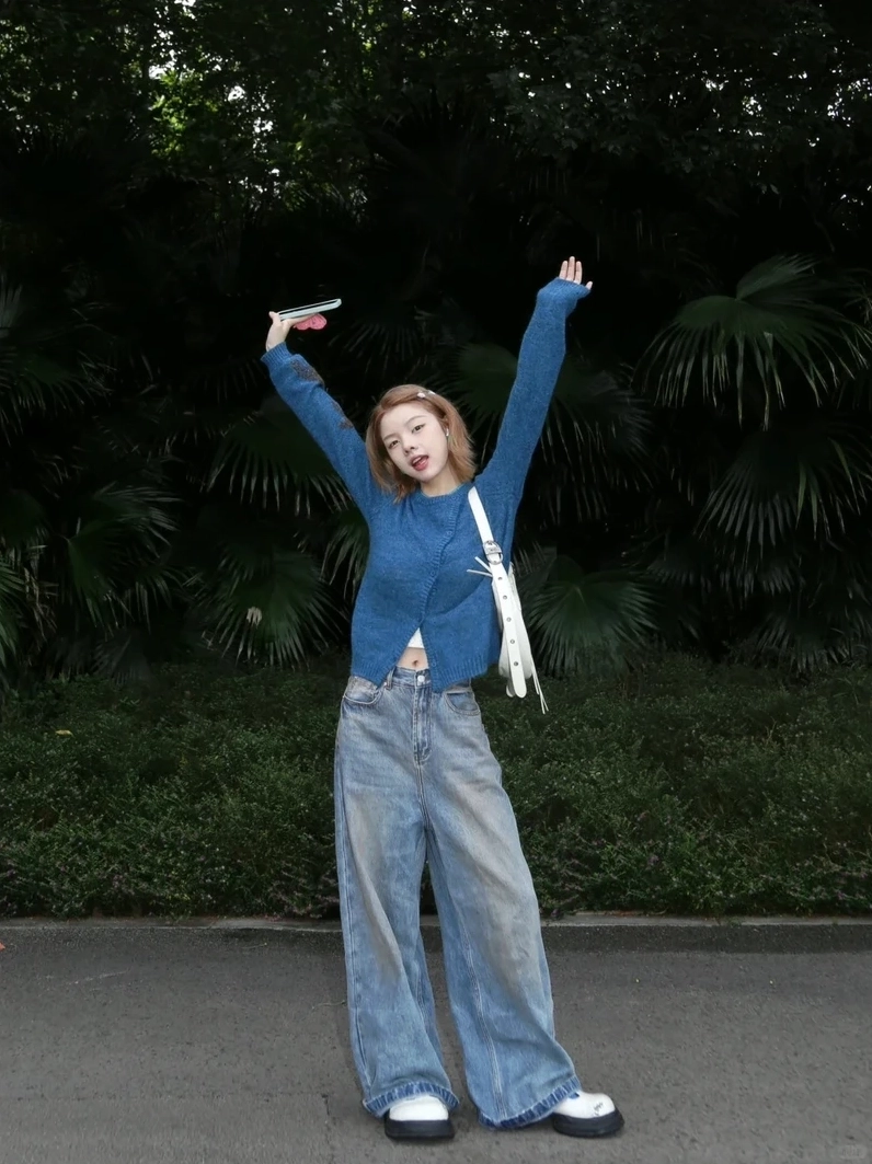 Cô nàng diện jean phong cách Hàn chuẩn style Kpop đầy thu hút