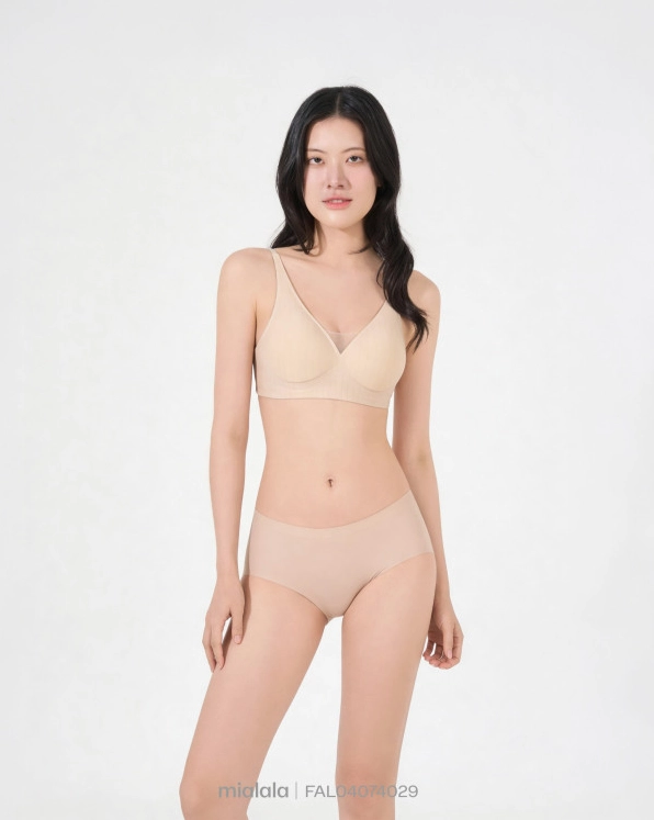 Cô nàng nữ sinh xinh xắn rạng ngời trong chiếc áo lá thanh lịch