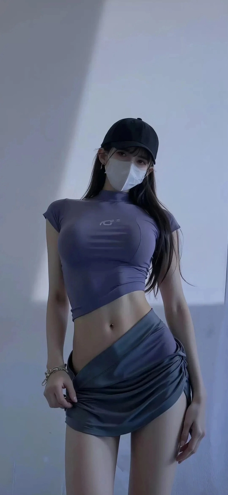 Cô nàng sành điệu khoe chân dài miên man trong chiếc váy ngắn đầy cá tính