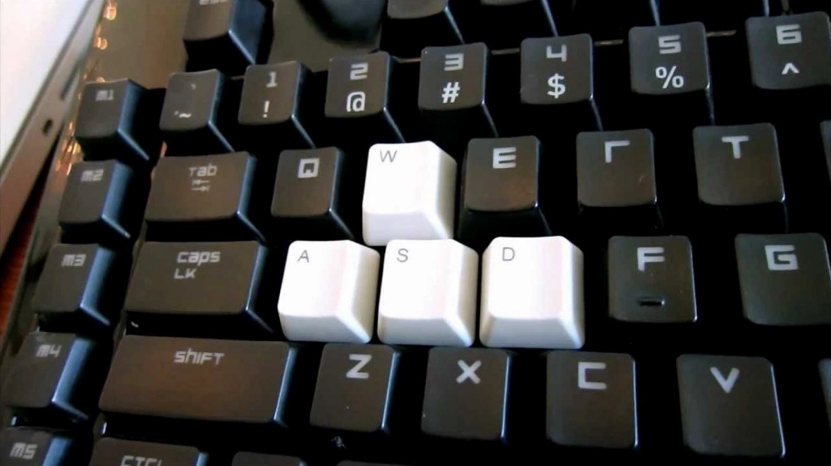 Cụm các phím WASD trên bàn phím laptop thường được sử dụng để di chuyển nhân vật
