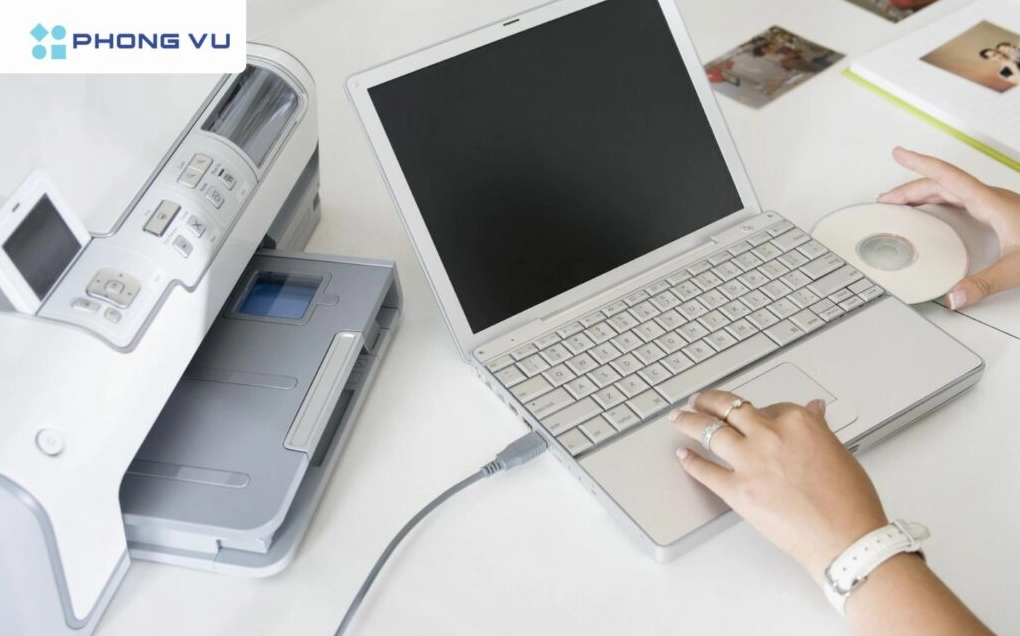 Hướng dẫn chi tiết cách thêm máy in vào laptop nhanh chóng và hiệu quả 3 Đặt laptop và máy in đủ gần để kết nối thuận tiện