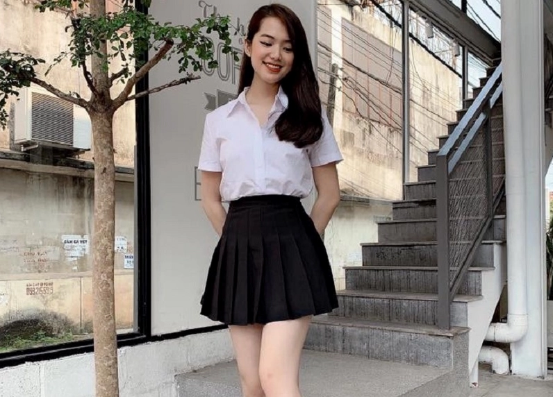 Bộ sưu tập ảnh gái xinh mặc váy xếp ly vạn người mê 8 Đôi chân thon dài quyến rũ trong thiết kế váy ngắn