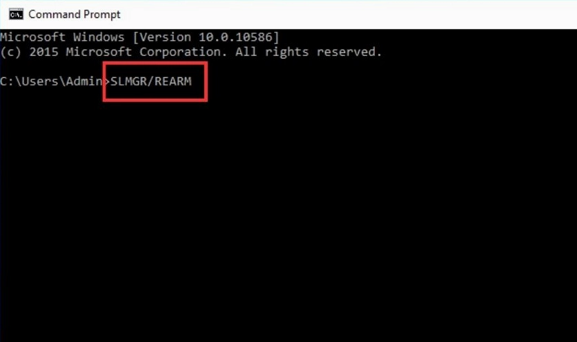 Dòng lệnh SLMGR/REARM được nhập trong cửa sổ Command Prompt để thiết lập lại thông số Windows