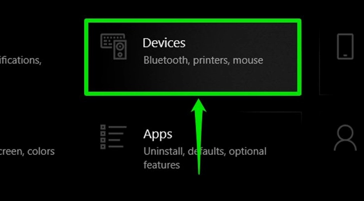 Dùng điều khiển chọn nguồn vào tivi