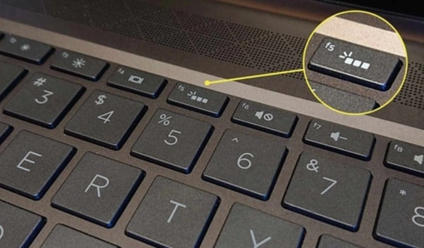 Được nhà sản xuất bổ sung phím có in ký hiệu chiếu sáng