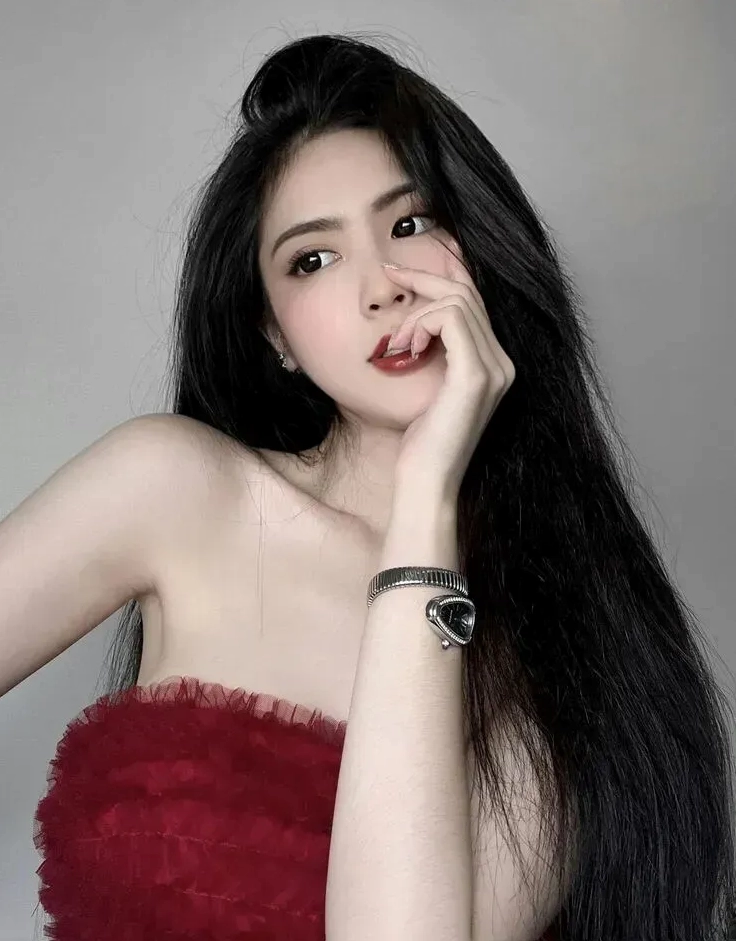 Gái đẹp 2k5 nổi bật với nét đẹp tươi mới trẻ trung và không kém phần quyến rũ