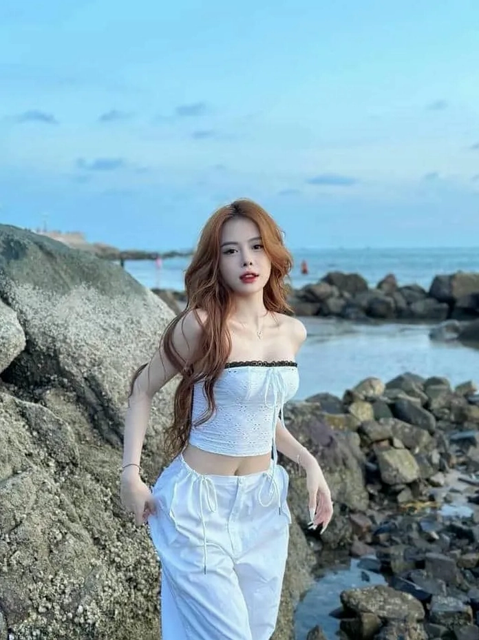 Gái đẹp 2k7 mang đến sự thu hút với vẻ ngoài trẻ trung tràn đầy năng lượng