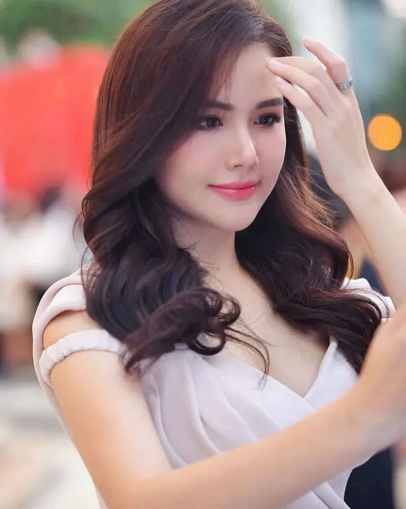 Gái đẹp k10 nổi bật với sự tươi mới tràn đầy năng lượng và vẻ đẹp cuốn hút