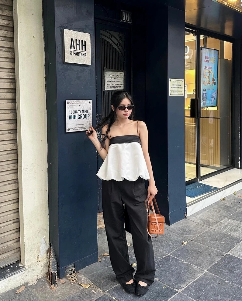 Gái mặc áo 2 dây sexy khoe vẻ gợi cảm tự nhiên