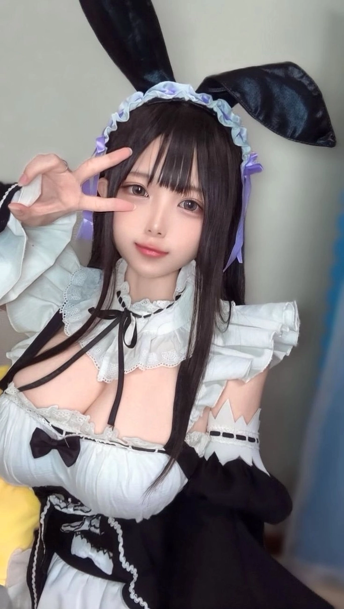 Gái xinh cosplay hầu gái phong cách cá tính nổi bật