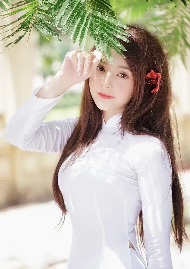 Gái xinh cute đeo kính tạo vẻ ngoài thông minh dễ thương và đầy quyến rũ