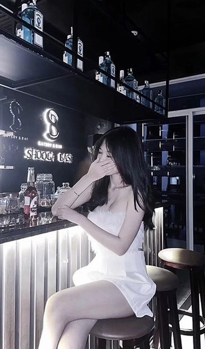 Gái xinh da trắng mặc váy ngắn nổi bật quyến rũ