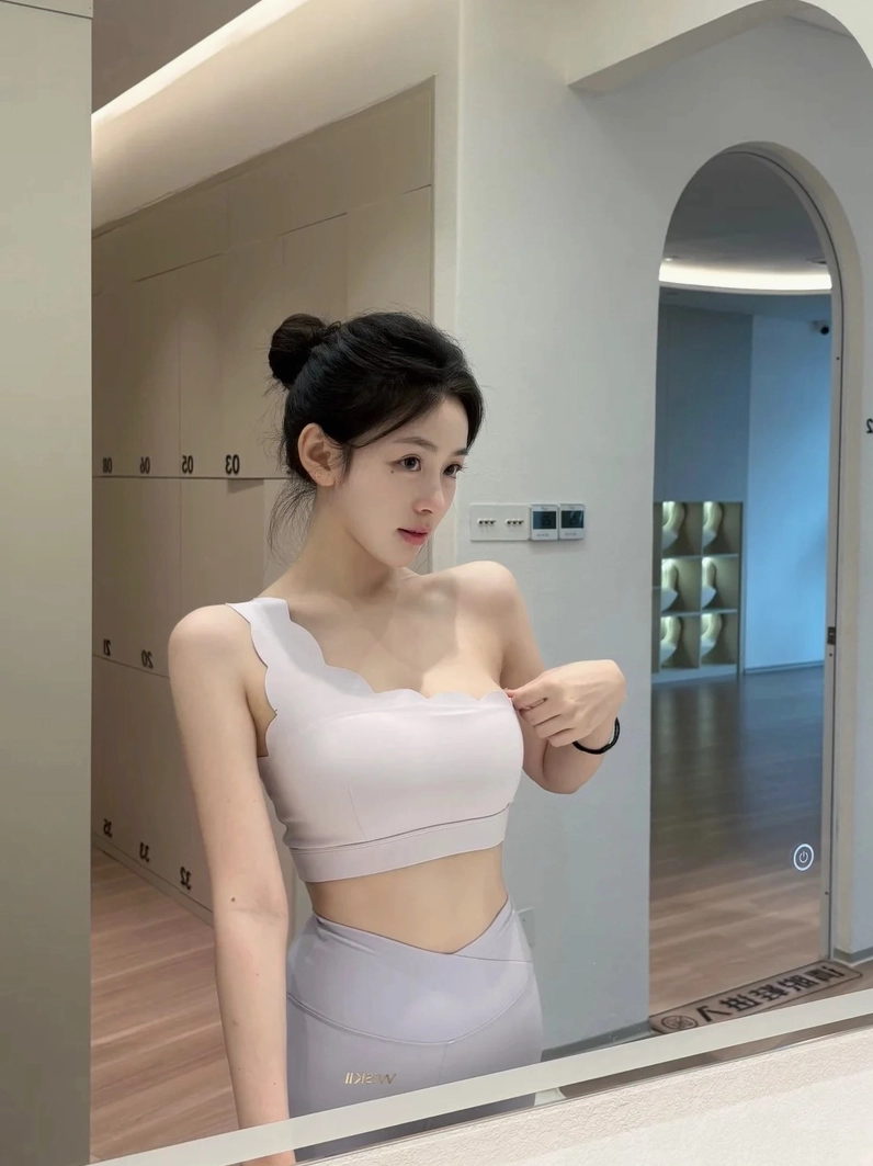 Gái xinh gym phong cách thể thao sexy gợi cảm