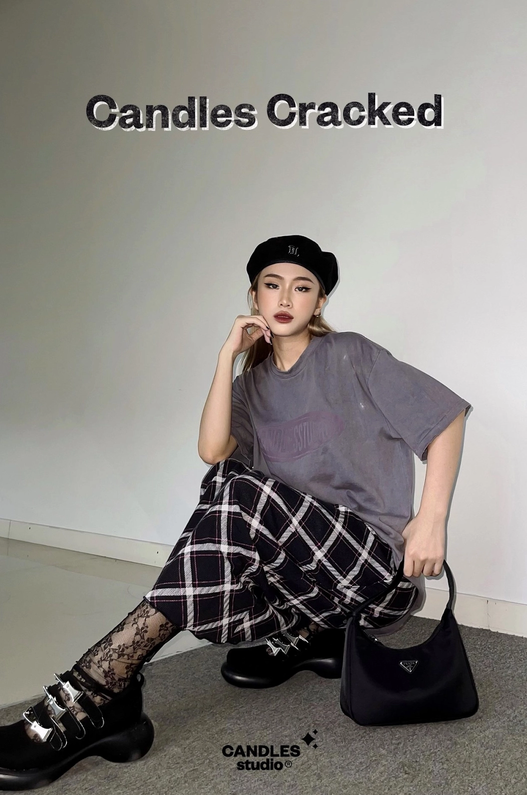 Gái xinh mặc áo rộng với biểu cảm đốn tim người xem đầy gợi cảm