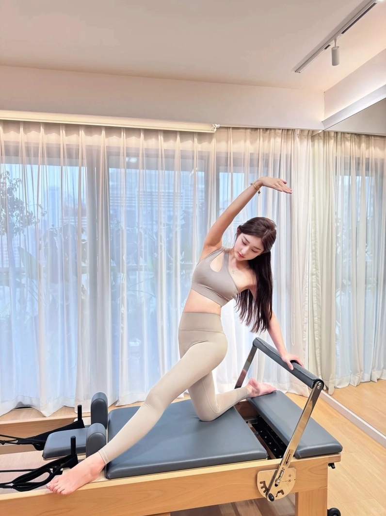Gái xinh mặc đồ tập gym tôn dáng cực chuẩn