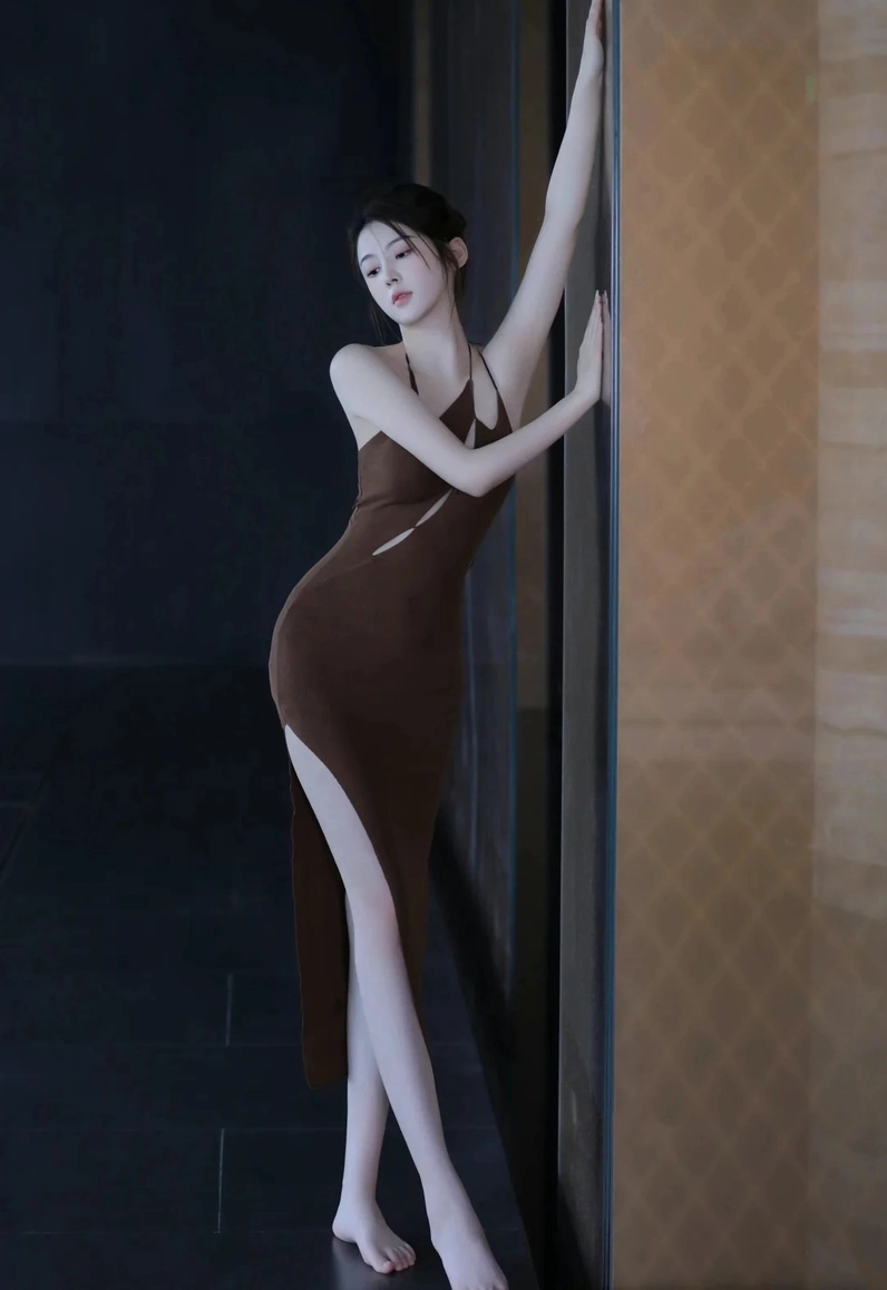 Gái xinh mặc váy body tôn dáng gợi cảm