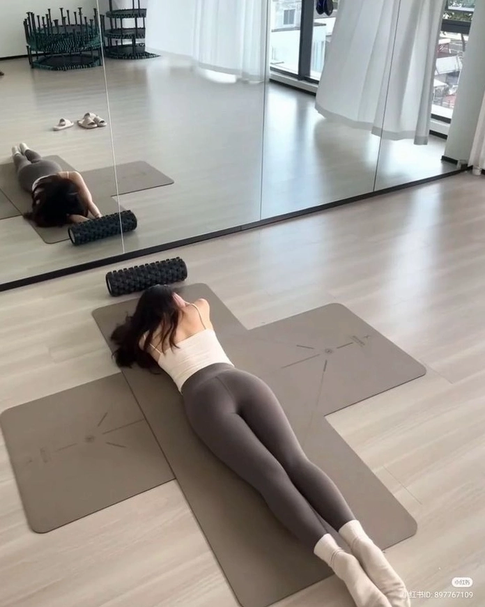 Bộ sưu tập 30 ảnh gái xinh mặc đồ yoga dáng chuẩn quyến rũ 19 Gái xinh TikTok yoga trẻ trung cuốn hút với trang phục gợi cảm