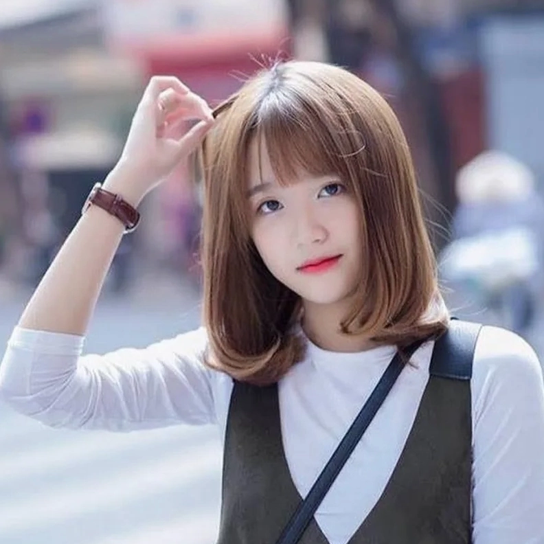 Gái xinh tóc ngắn bikini thể hiện sự tự do và cá tính mạnh mẽ