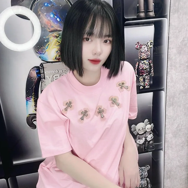 Gái xinh tóc ngắn diện bikini với ánh nhìn sâu lắng chất chứa tâm sự