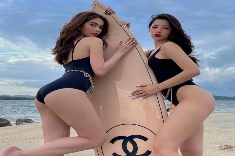 Gái xinh Việt Nam thả dáng lôi cuốn