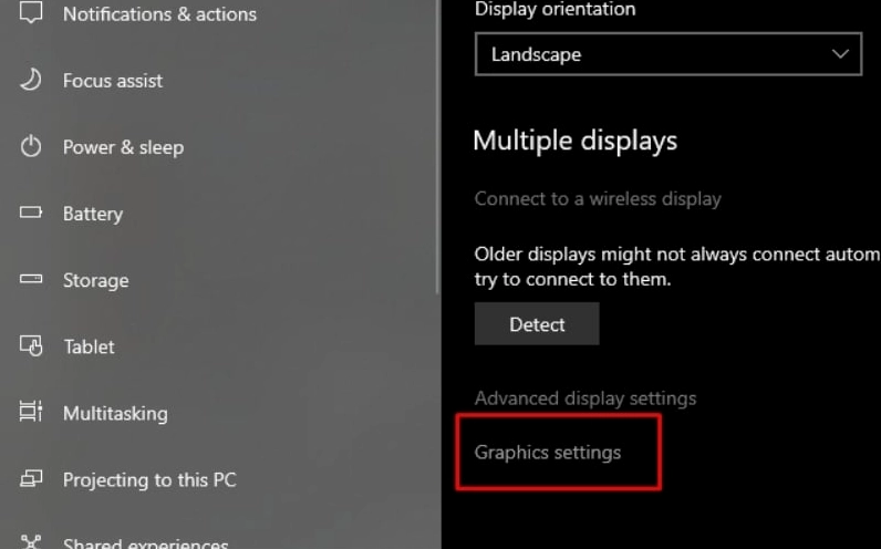 Giao diện cài đặt màn hình Display của Windows có hiển thị mục Graphics settings nằm ở phía dưới cùng