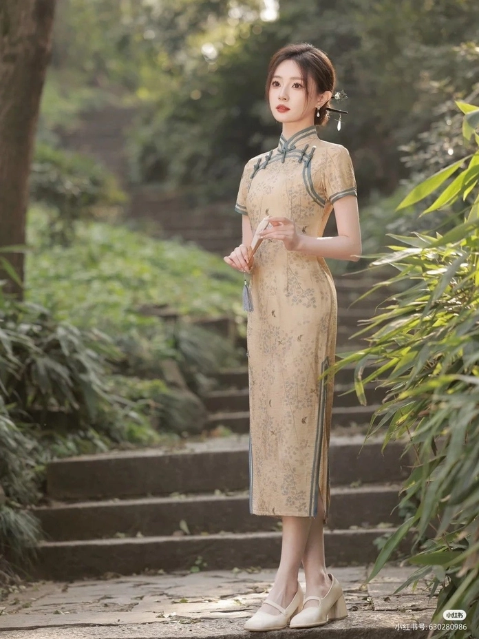 Góc chụp nghiêng thần thánh tôn lên vòng eo con kiến