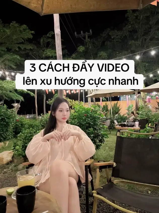 Góc nghiêng thần thánh của mỹ nhân tại quán cà phê quen thuộc
