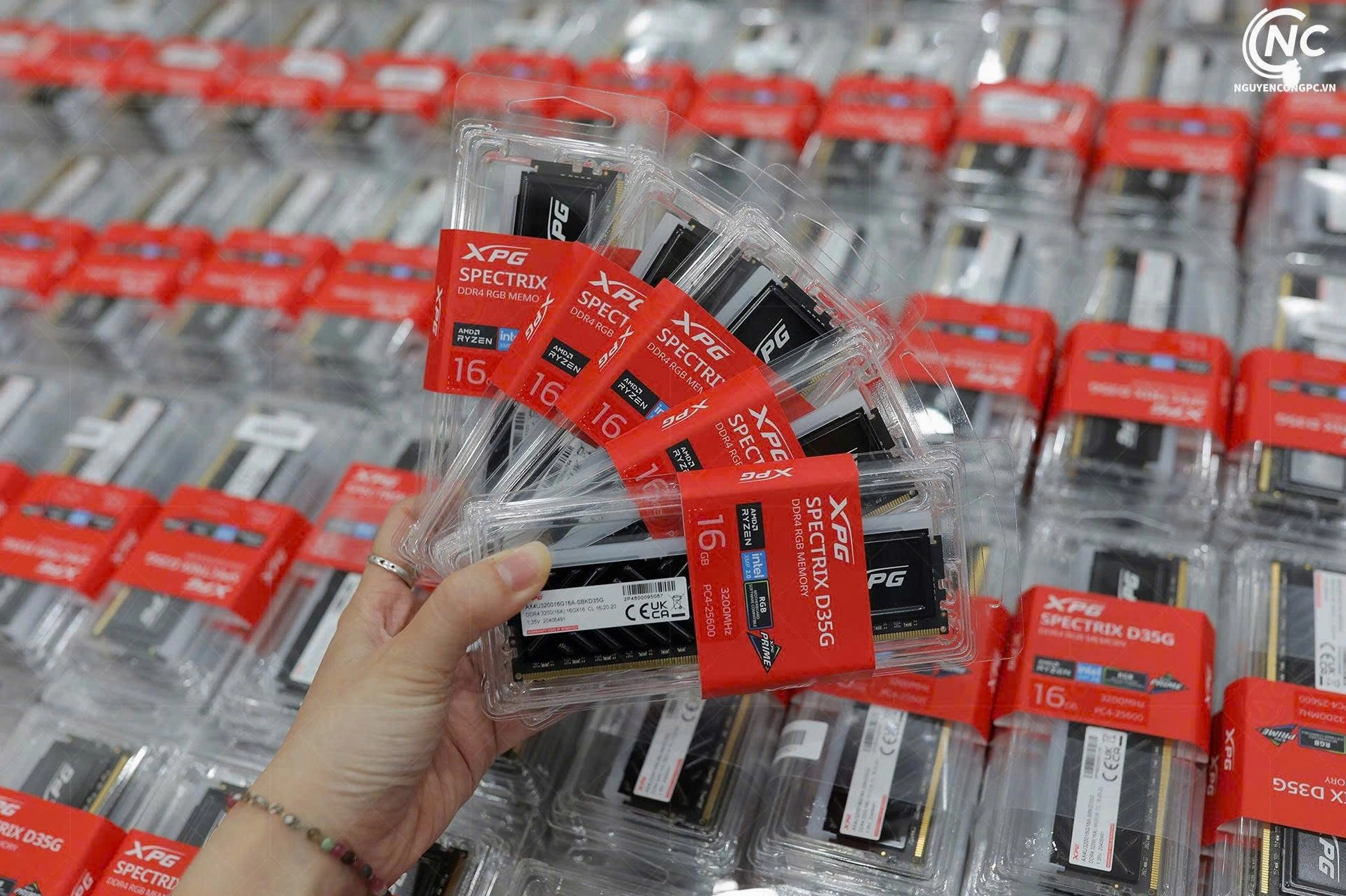 Hướng dẫn chi tiết cách quên pass wifi trên laptop đơn giản và hiệu quả nhất 2026 25 Hình ảnh các thanh RAM máy tính được trưng bày tại cửa hàng linh kiện